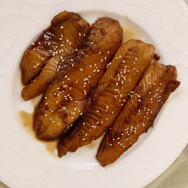 蒲燒鯛魚【MaiMai廚房】：秀玲 陳 一起做