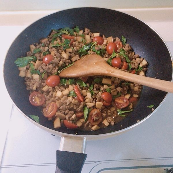 泰式打拋豬：Wan Ci Chang 一起做