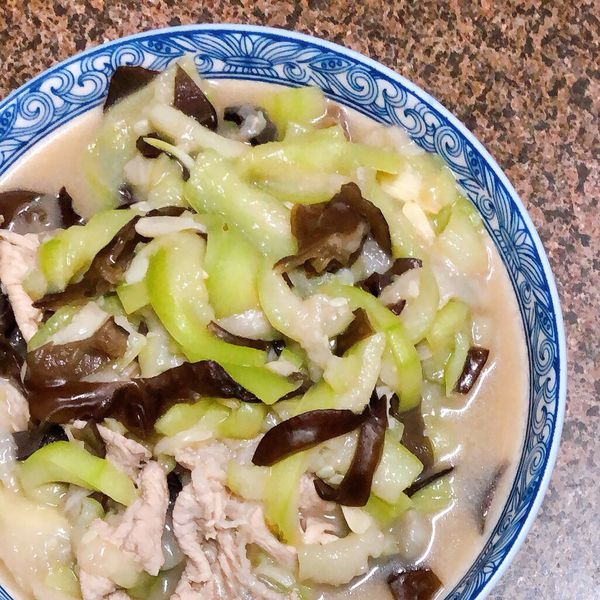 絲瓜雲耳炒肉片：peipeimei 一起做