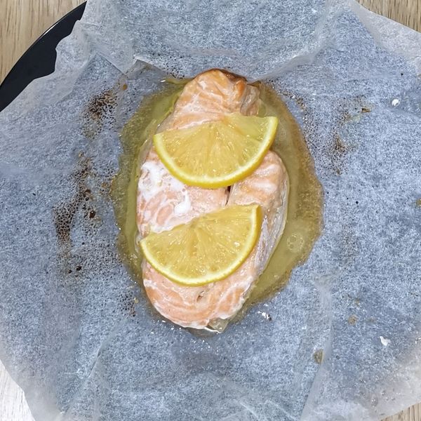 [矽谷美味人妻] 檸檬奶油紙蒸鮭魚 : SakuraMoMo一起做