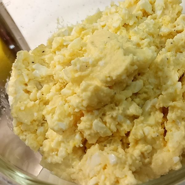 馬鈴薯蛋沙拉：Chou chi ying 一起做