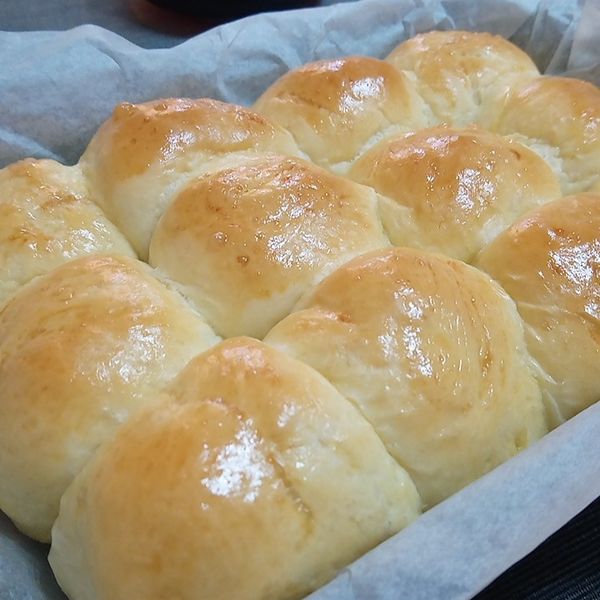 鬆軟香濃奶油小餐包 【手搓麵糰 直接法】：廖晏貞 一起做