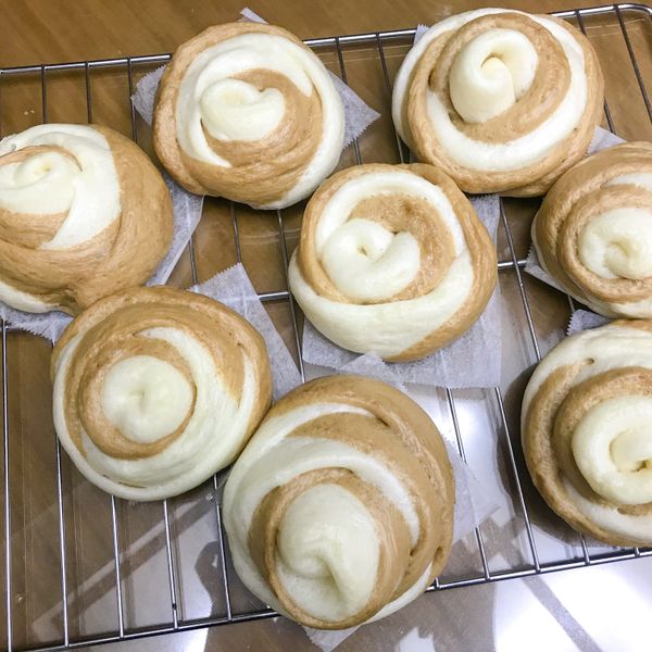 黑糖雙色玫瑰饅頭 (電鍋版) : Miemie⑅ Cooking一起做