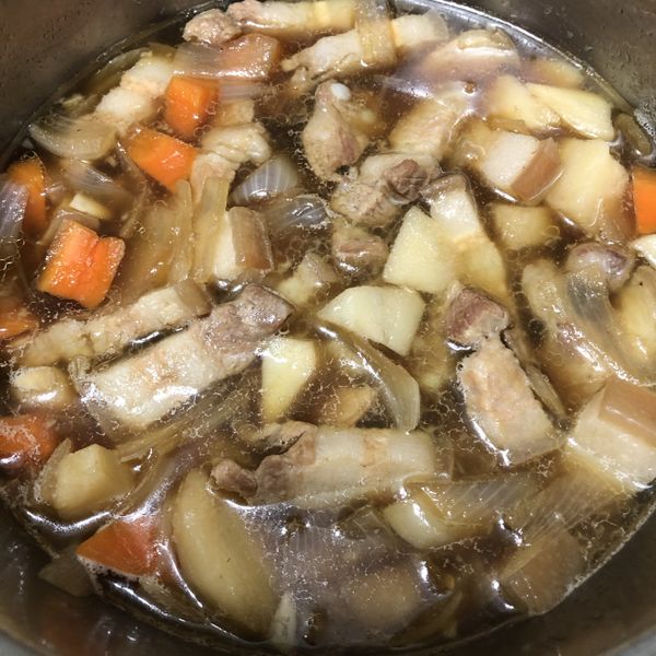 馬鈴薯蓮藕燉肉：慈兒 一起做