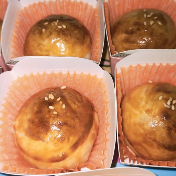 金色色蛋黃酥(烏豆沙) : 鮭鮭一起做