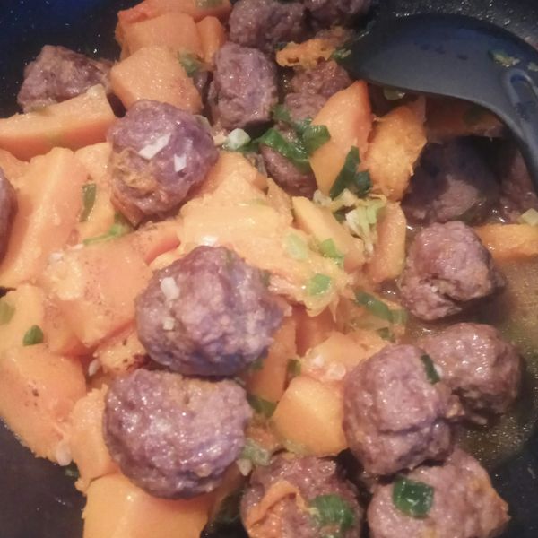 牛肉丸子悶南瓜 : Viv Chou一起做