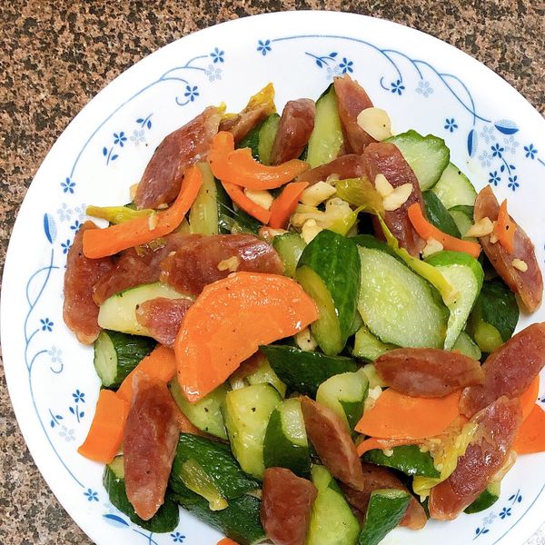 香腸炒小黃瓜：peipeimei 一起做