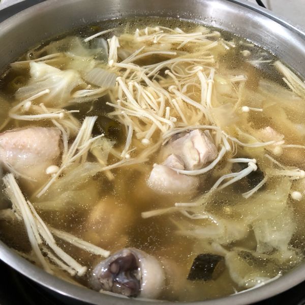剝皮辣椒蛤蠣香菇雞湯 : 宇霜專用小當家一起做