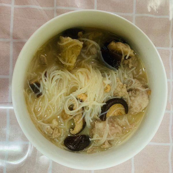 芋頭米粉湯：炸蝦沙拉🍤 一起做