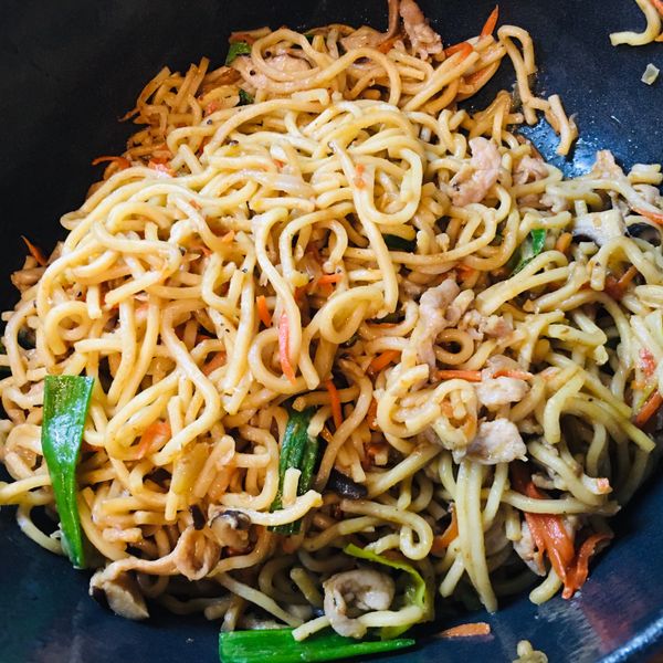 經典台式肉絲炒麵(超好吃) : Lindada一起做