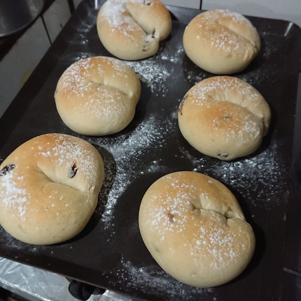 【香濃柔軟】蔓越莓奶油乳酪麵包捲：奶茶控焦糖 一起做