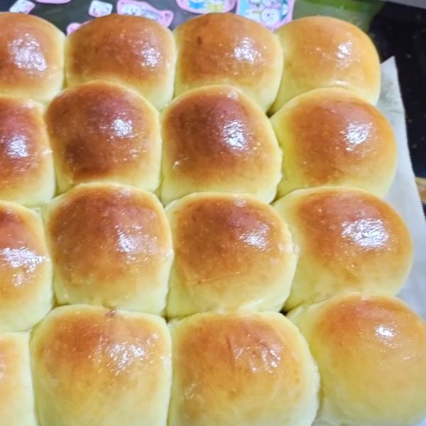 鬆軟香濃奶油小餐包 【手搓麵糰 直接法】 : Fiona一起做