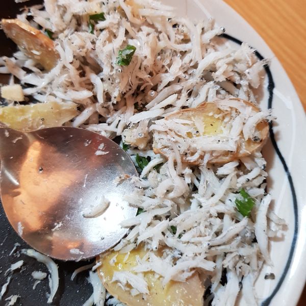 乾煸吻仔魚 : 黃馬麻一起做