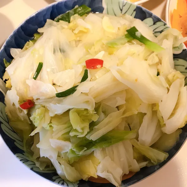 。辣炒高麗菜。 : 小胖一起做