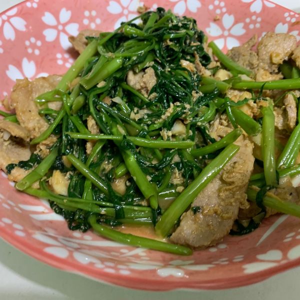 沙茶空心菜炒豬肉片:妗 一起做