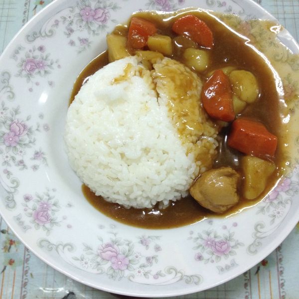 咖哩雞肉飯：LULU 一起做