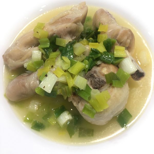 香蔥雞。台灣菸酒純米料理米酒：放風的女漢子 一起做