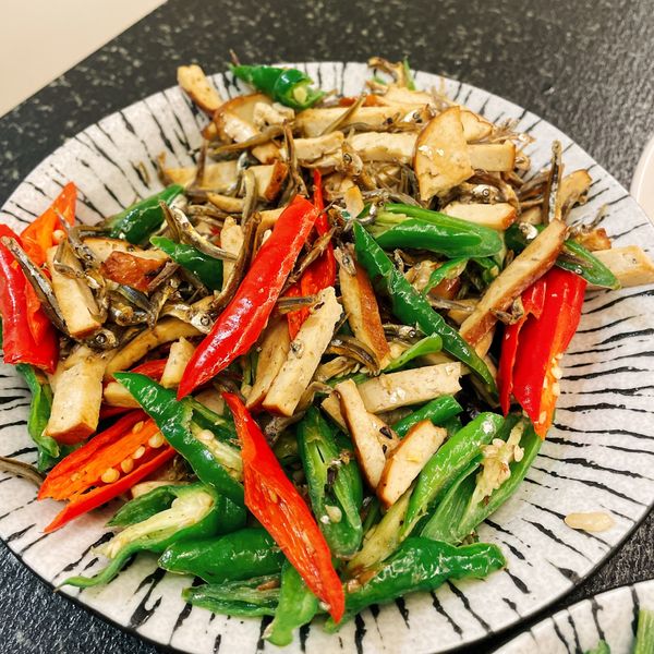 糯米椒豆乾炒小魚乾：Sara Lin 一起做