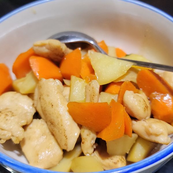 紅蘿蔔馬鈴薯燉肉 : 翁筱婷一起做