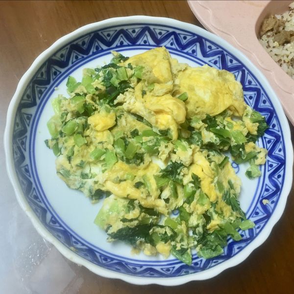 小松菜炒蛋：做菜沒有穿圍裙 ❤️ 一起做