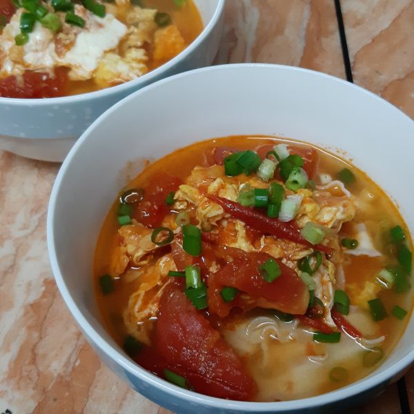 蕃茄雞蛋麵 : 花香菇の草帽一起做