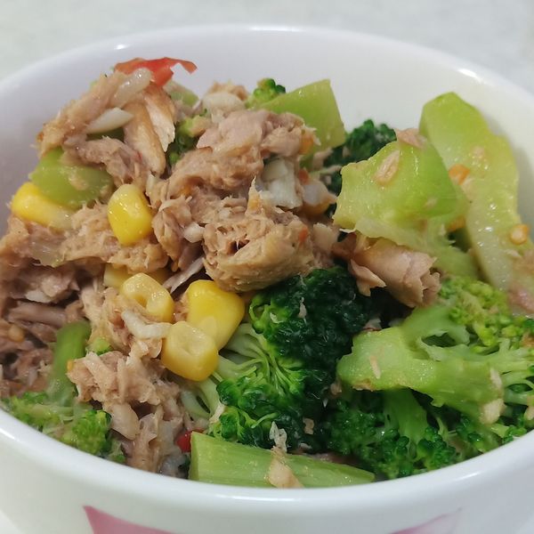 ［懶人料理］鮪魚炒花椰菜 : 李宜珊一起做