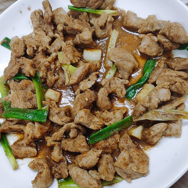 。沙茶肉絲。好吃下飯 : Phoe Nix一起做