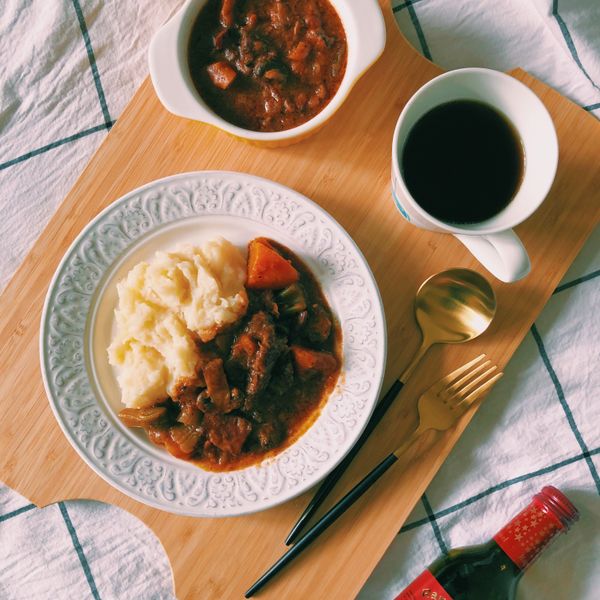 法式濃醇 ·《紅酒燉牛肉》 : 科學妹一起做