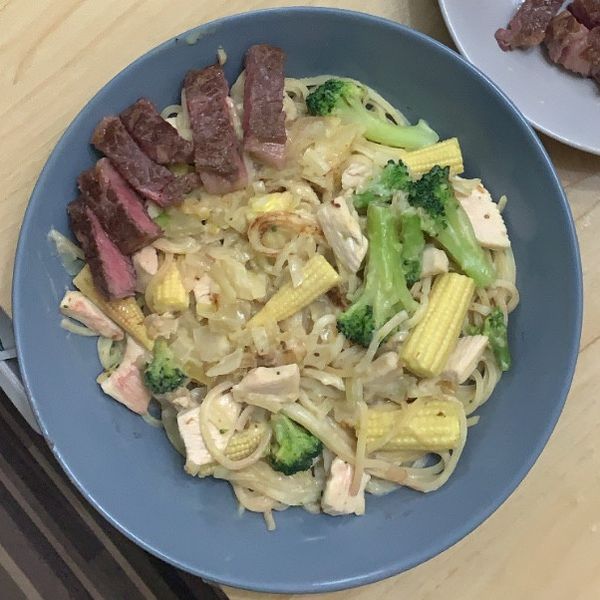 白醬雞胸肉義大利麵：陳諒飲 一起做