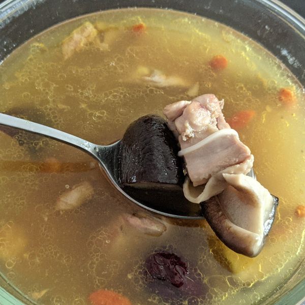 麻油雞湯 : 卡蘿一起做