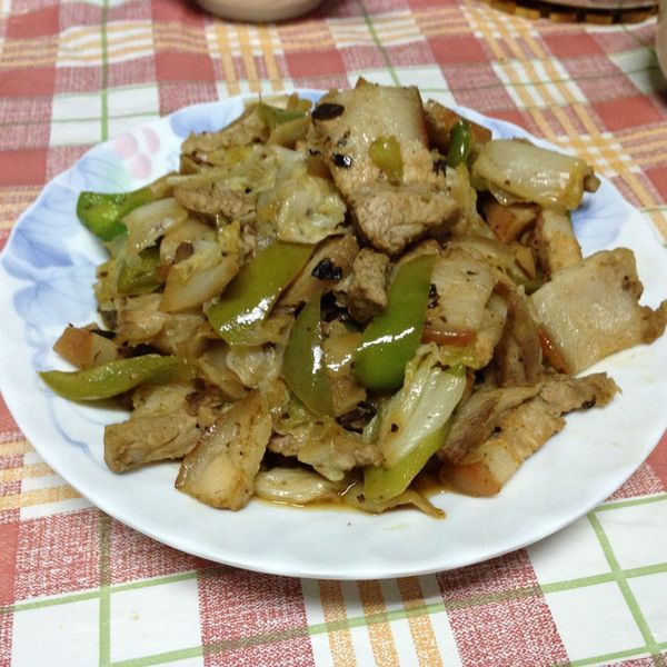 [龜甲萬樂享醍醐味]酸白菜炒五花肉 : 雞蛋美女一起做