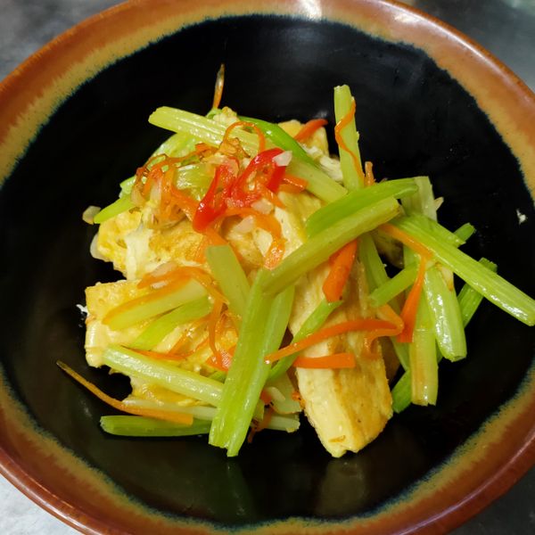 芹菜炒豆皮:sssAmysss 一起做