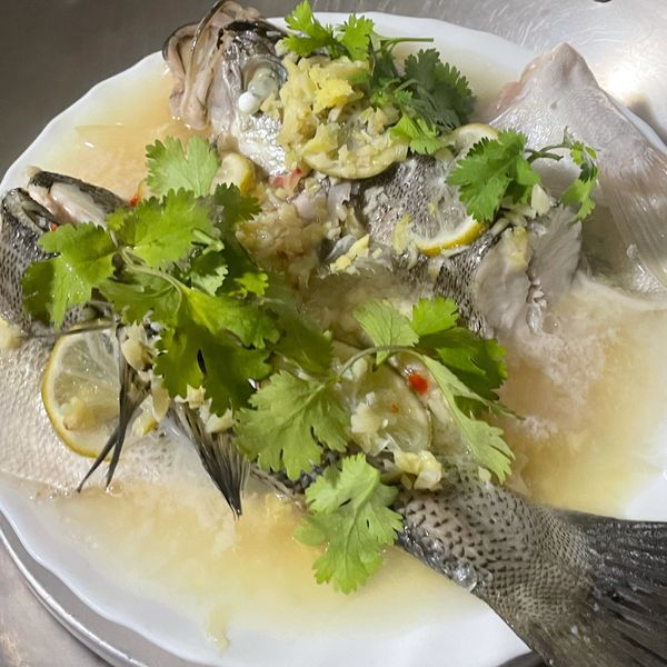 泰式檸檬七星鱸魚：菌 一起做