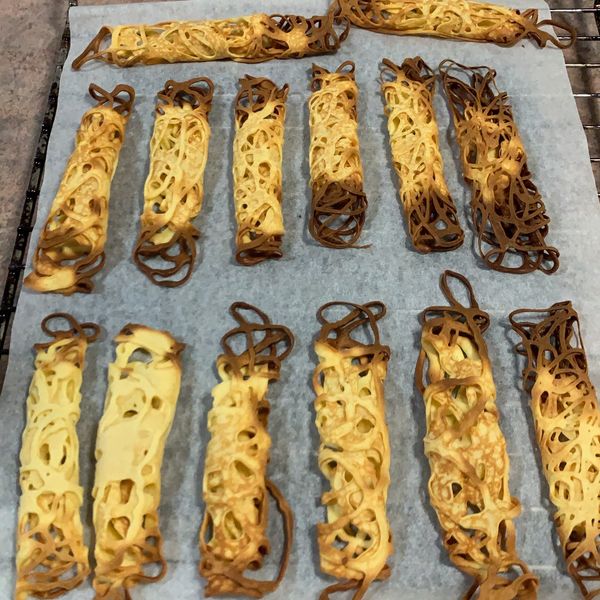 蕾絲蛋捲 : Liao Yun Hsin一起做