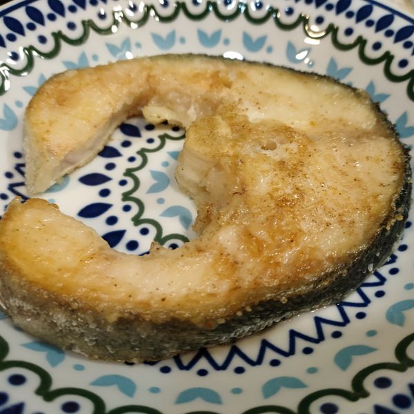 香煎鱈魚。裹上麵粉煎出金黃酥脆! : Amy庭一起做