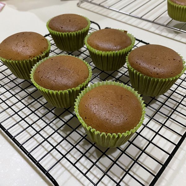 戚風杯子蛋糕（12個） : 李面請一起做