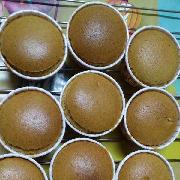 撞牆n次的戚風杯子蛋糕（附失敗案例分析）：Vickie 一起做