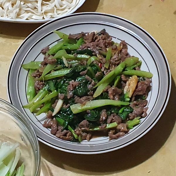 芥蘭牛肉🥄🍛 : 澳洲窮學生廚房一起做