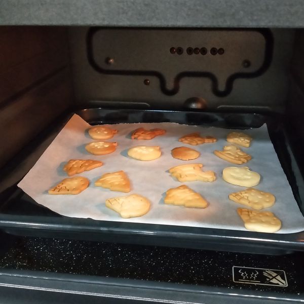 『寶寶食譜』蛋黃餅乾(低油糖) : HueiChun Wu一起做