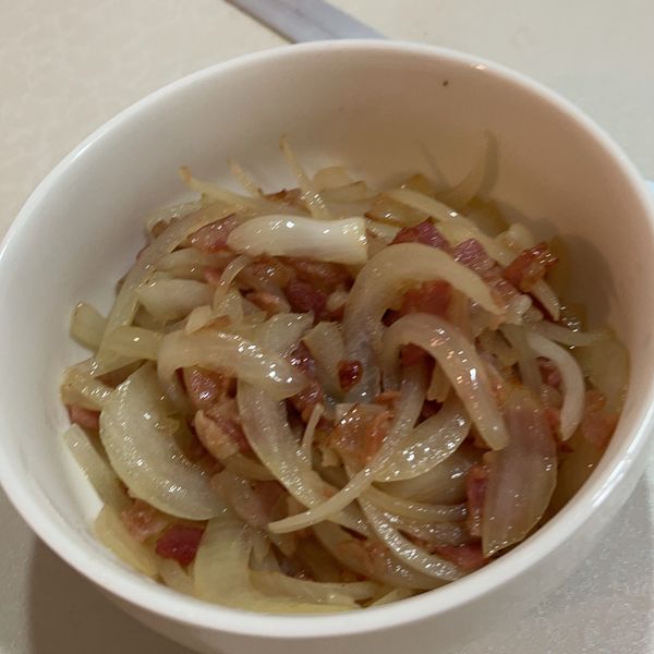 洋蔥炒培根：葉芊㚬 一起做