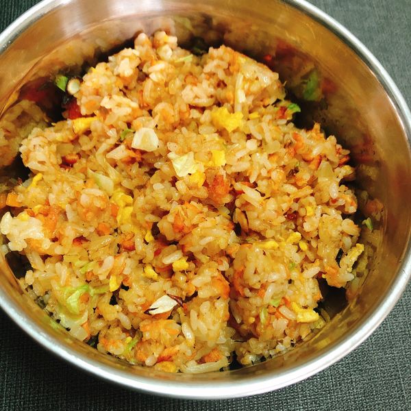 鮭魚炒飯：張亮亮 一起做