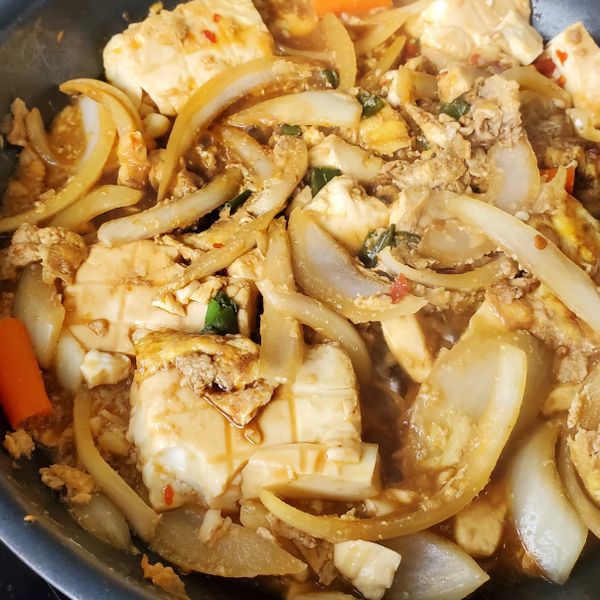 。紅燒豆腐蛋。好吃下飯 : 陳北鼻一起做