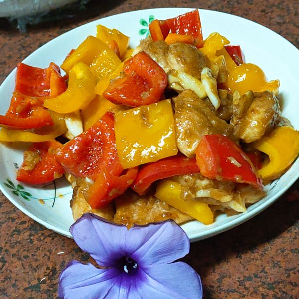 ~彩椒炒雞肉~ : Gia Tung一起做