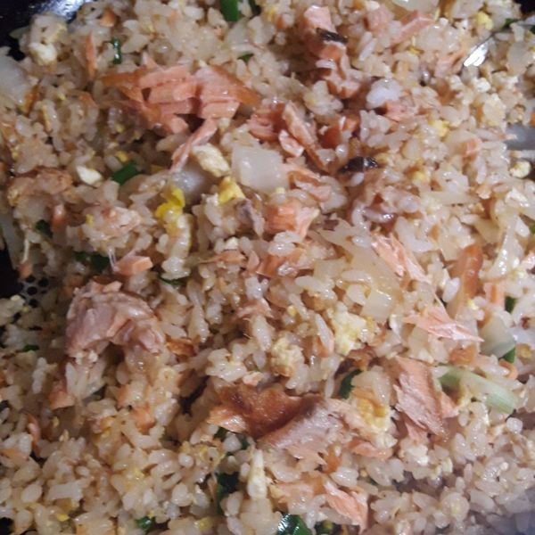 鮭魚炒飯 : Q萍一起做
