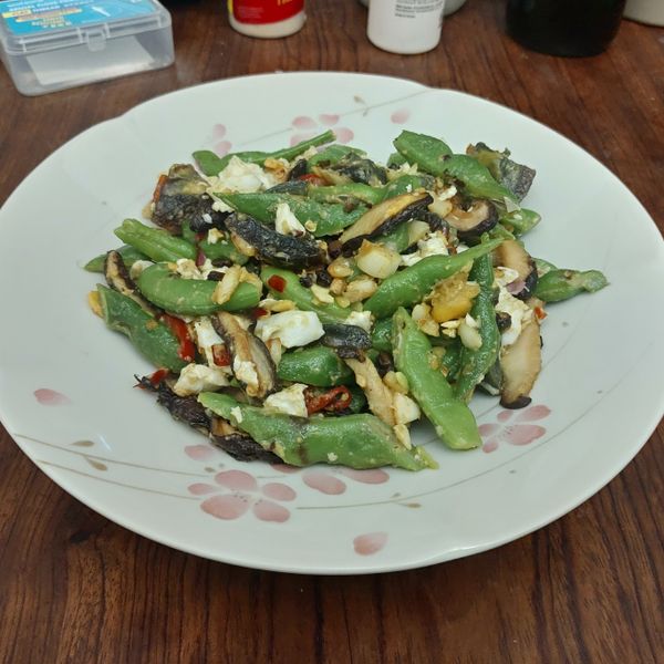 醜豆炒香菇 : 料理洪一起做