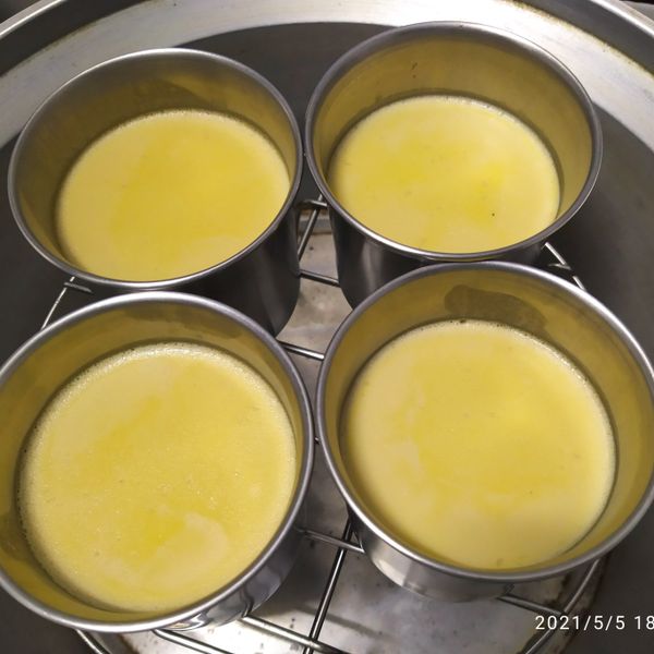 雞蛋牛奶布丁-無添加香草精（電鍋版） : 飛飛一起做
