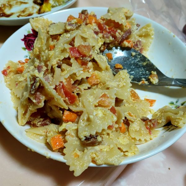 羅馬風味培根蛋蝴蝶麵：鄭亦汝 一起做