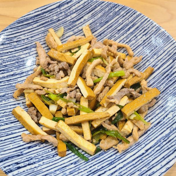 豆干炒肉絲 : Vicky Huang一起做