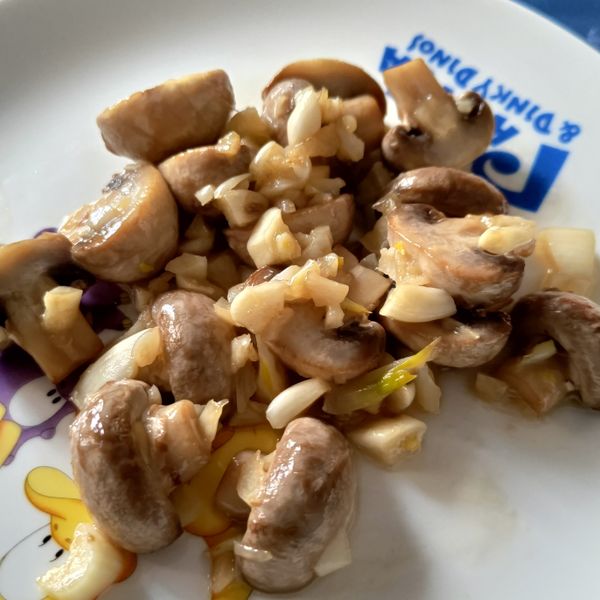 好男人料理-蒜香奶油炒洋菇 : 盧又瑄一起做