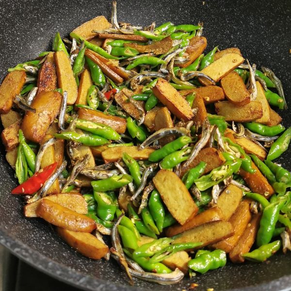 當糯米椒遇到小魚干和豆干 : grace一起做